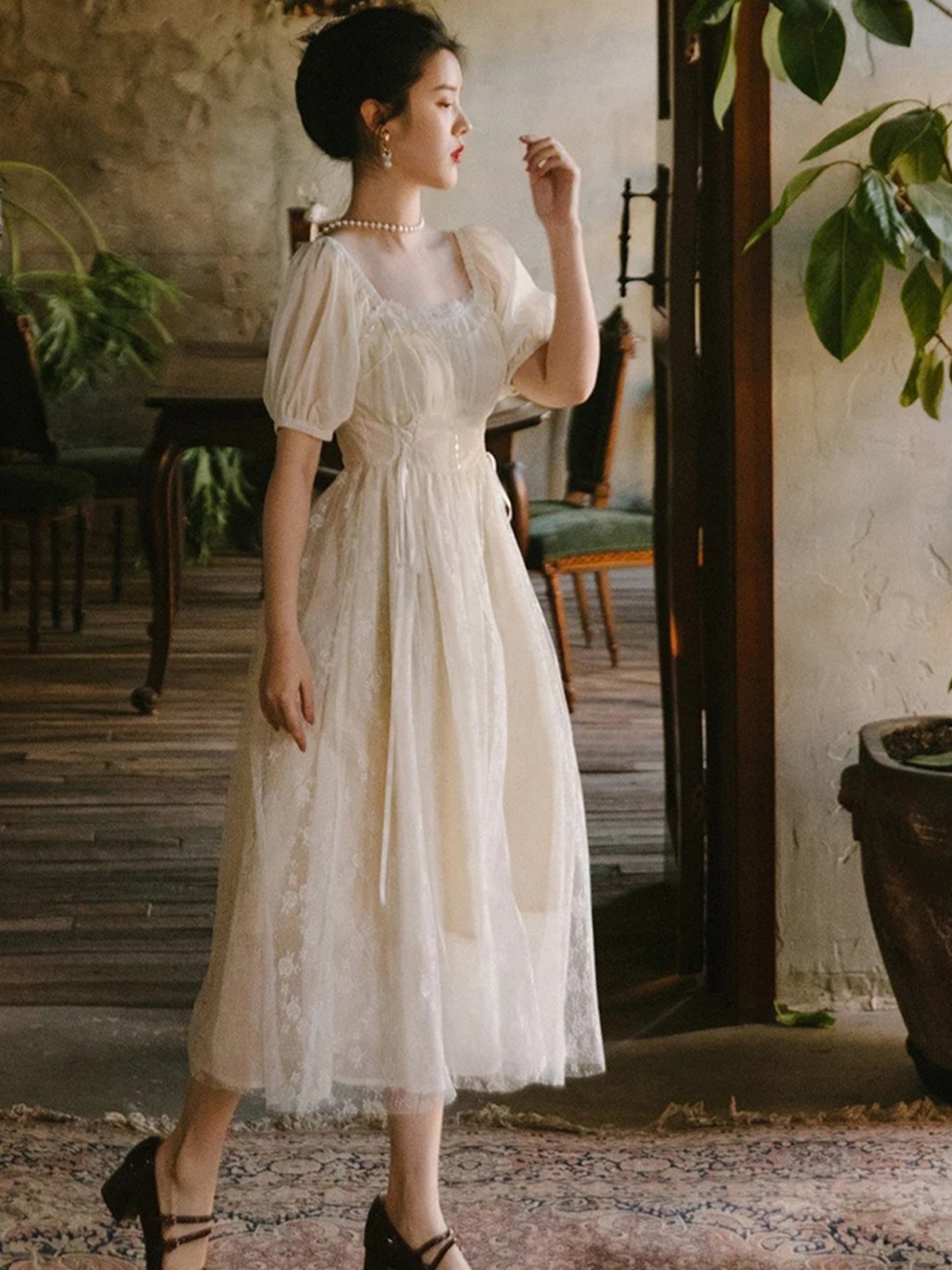 【0057】 Classic Lace White Short Sleeve Dress