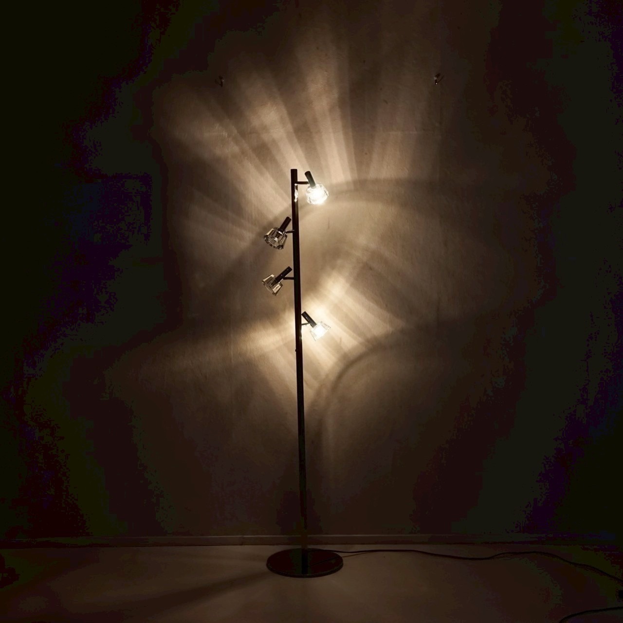 IDC大塚家具 フロアスタンド JOT-1875/4F フロア照明 フロアランプ スペイン製 光学ガラス モダン ラグジュアリー コンテンポラリー