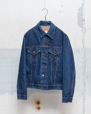 vintage “Levi's” 70505 0217, dark indigo denim trucker jacket / transitional BIG E - small e / Made In USA / SIZE : 42