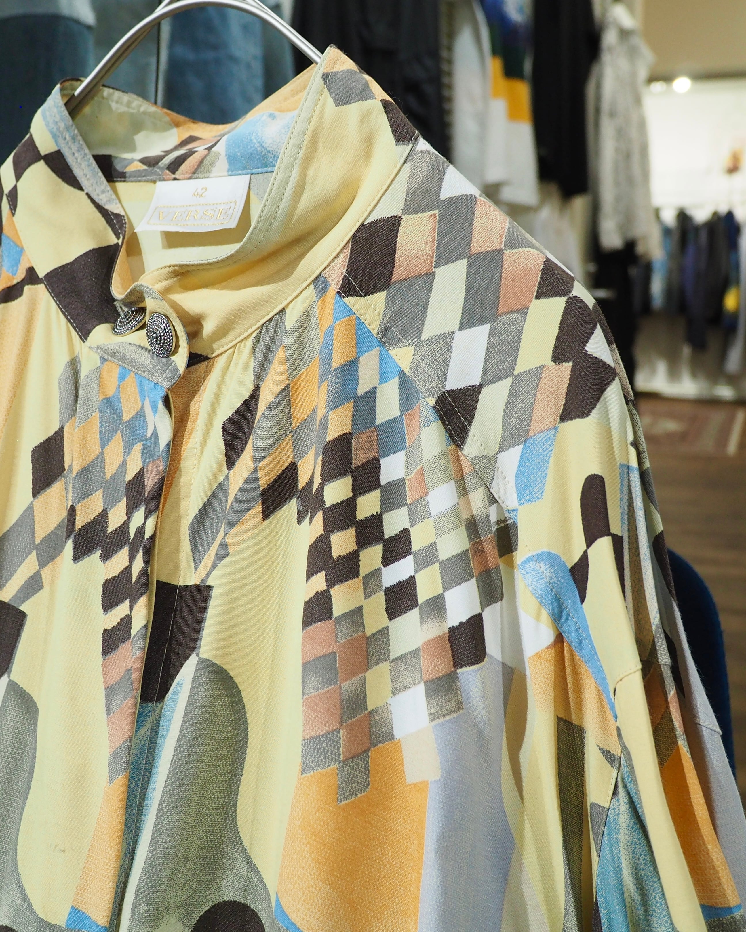 1980 - 90s Beautiful Abstract Art Painting vintage Drape No Collar Shirt