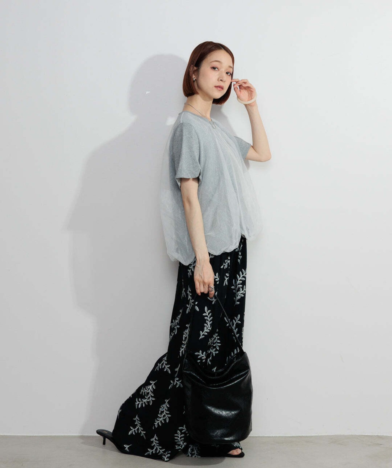 2605147 オーバーチュールスカラップTシャツ gray