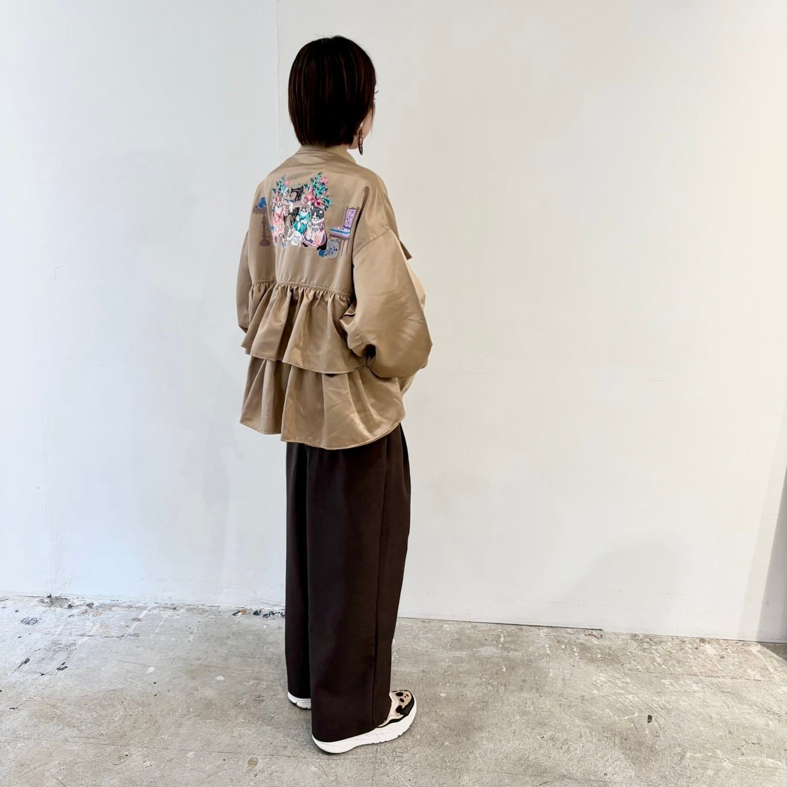 刺繍フリルジャケット“Crafting Cats Frill Jacket” (Beige