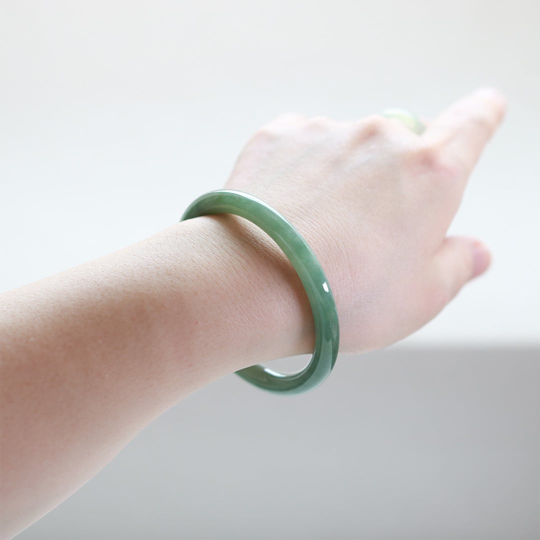 内径 約55mm 】透明感抜群！翡翠の色味を楽しめる！バングル A貨翡翠