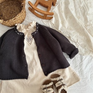 秋シンプルなパッチ付き純色ワンピース