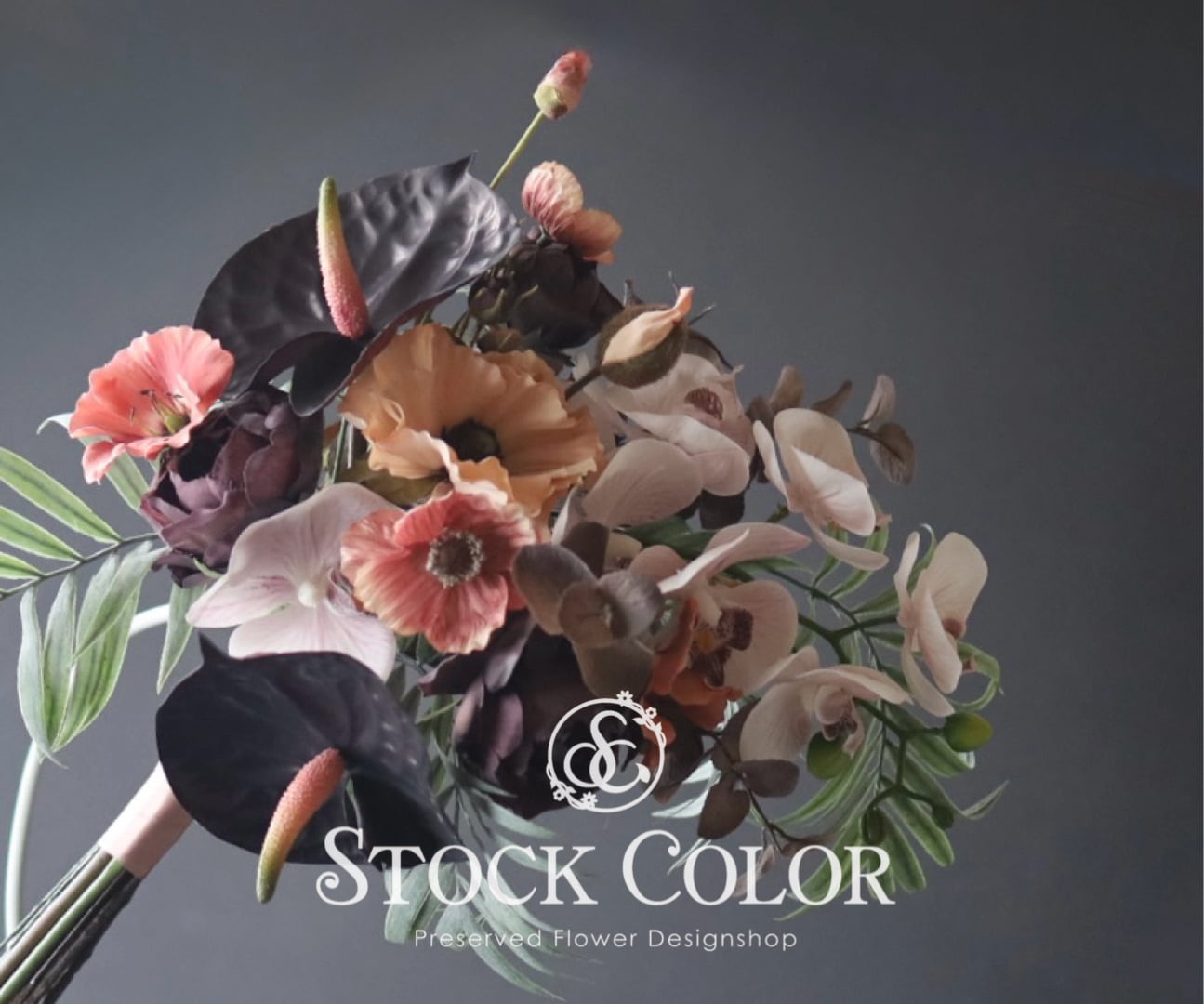 結婚式 ダリア アンスリウム　胡蝶蘭　アーティシャルフラワーウェディングブーケ テラコッタボルドーカラーとダリア のウェディングブーケ 胡蝶蘭