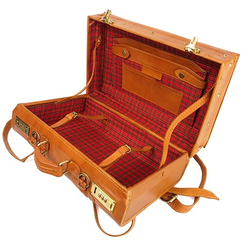 リュックトランク】背負えるリュックサック型のヌメ革のトランクケース