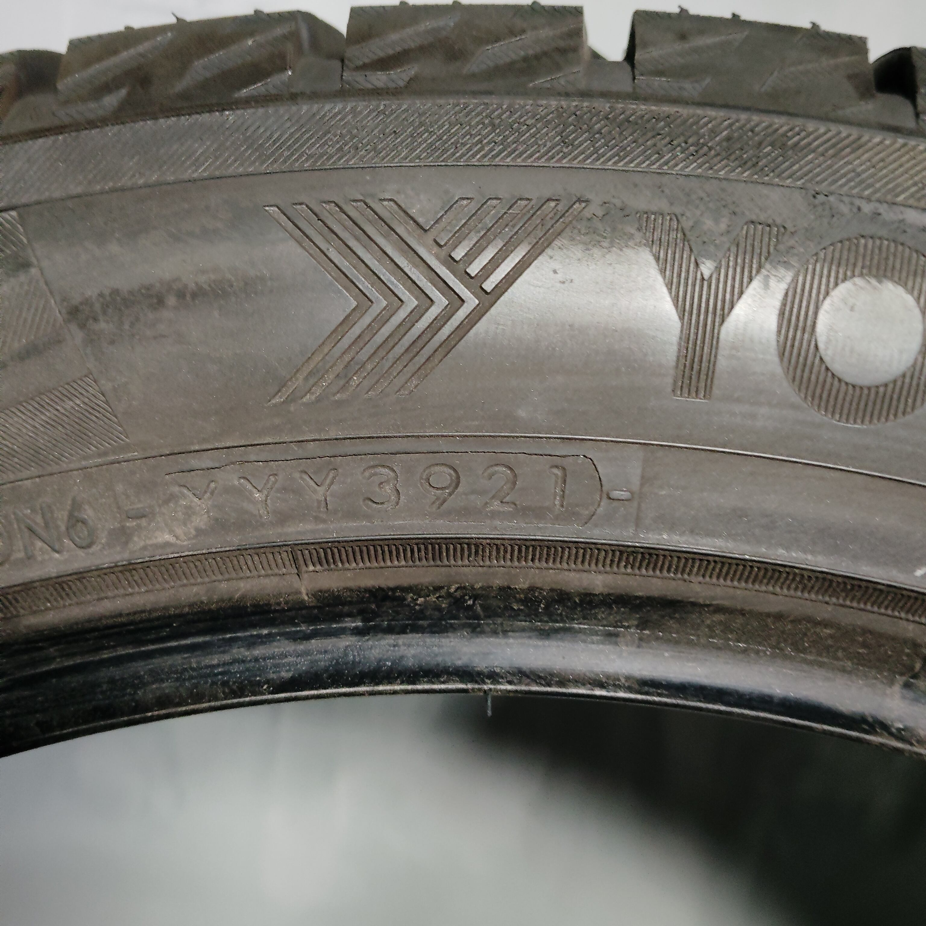 ① アイズガード 255/45r19 2本セット 送料無料 新品 正規品 19インチ 255/45R19 104Q XL ヨコハマ アイス