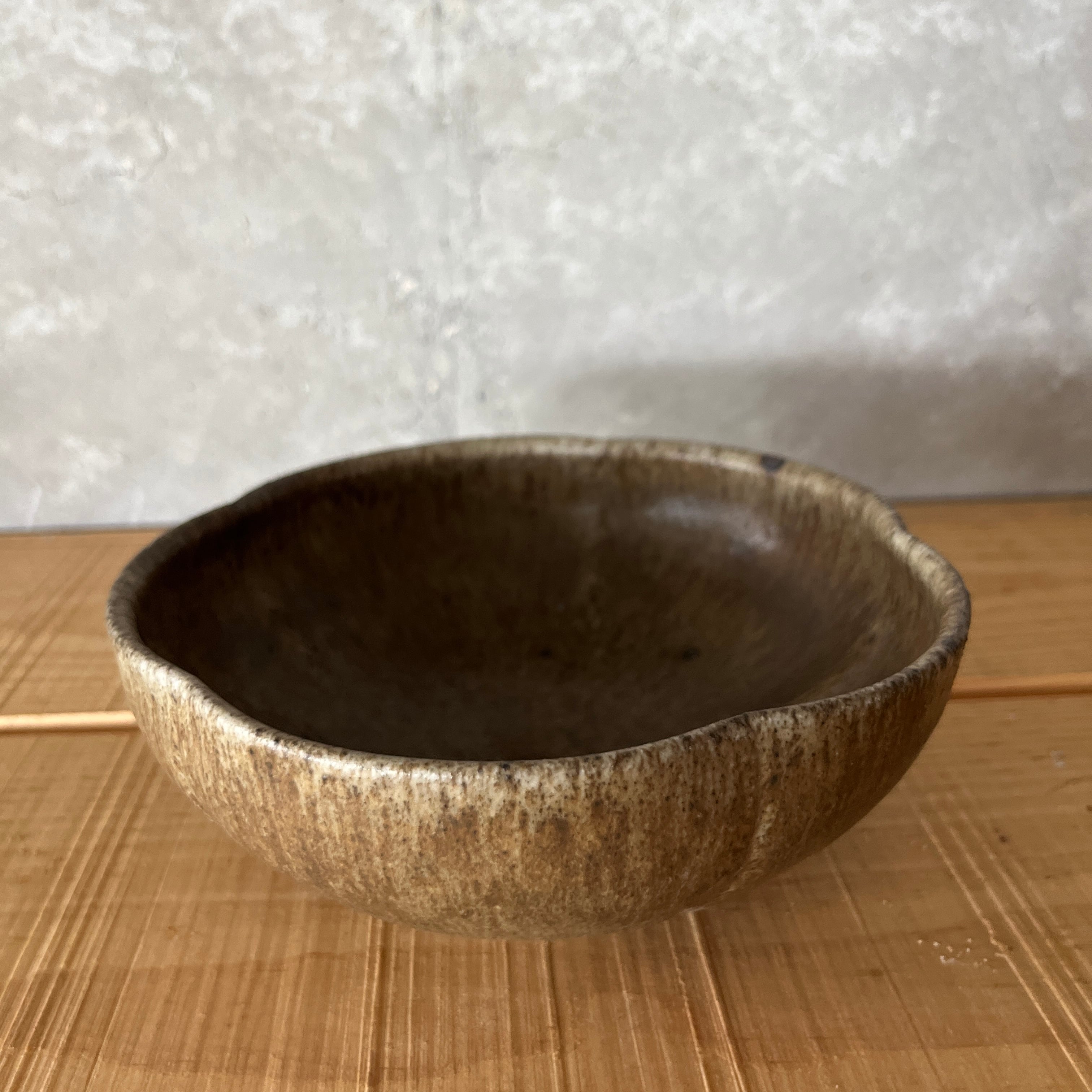 森山陶器 花形鉢 薄灰釉 | タシュロン｜器と生活の道具