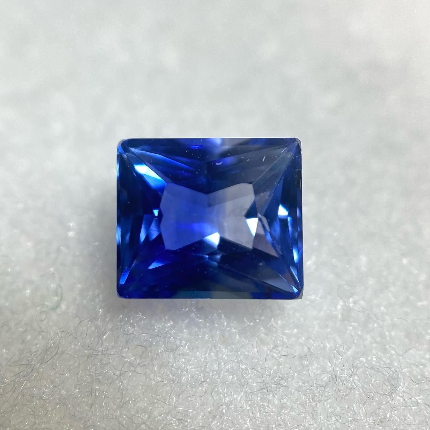 潔いバイカラーサファイア