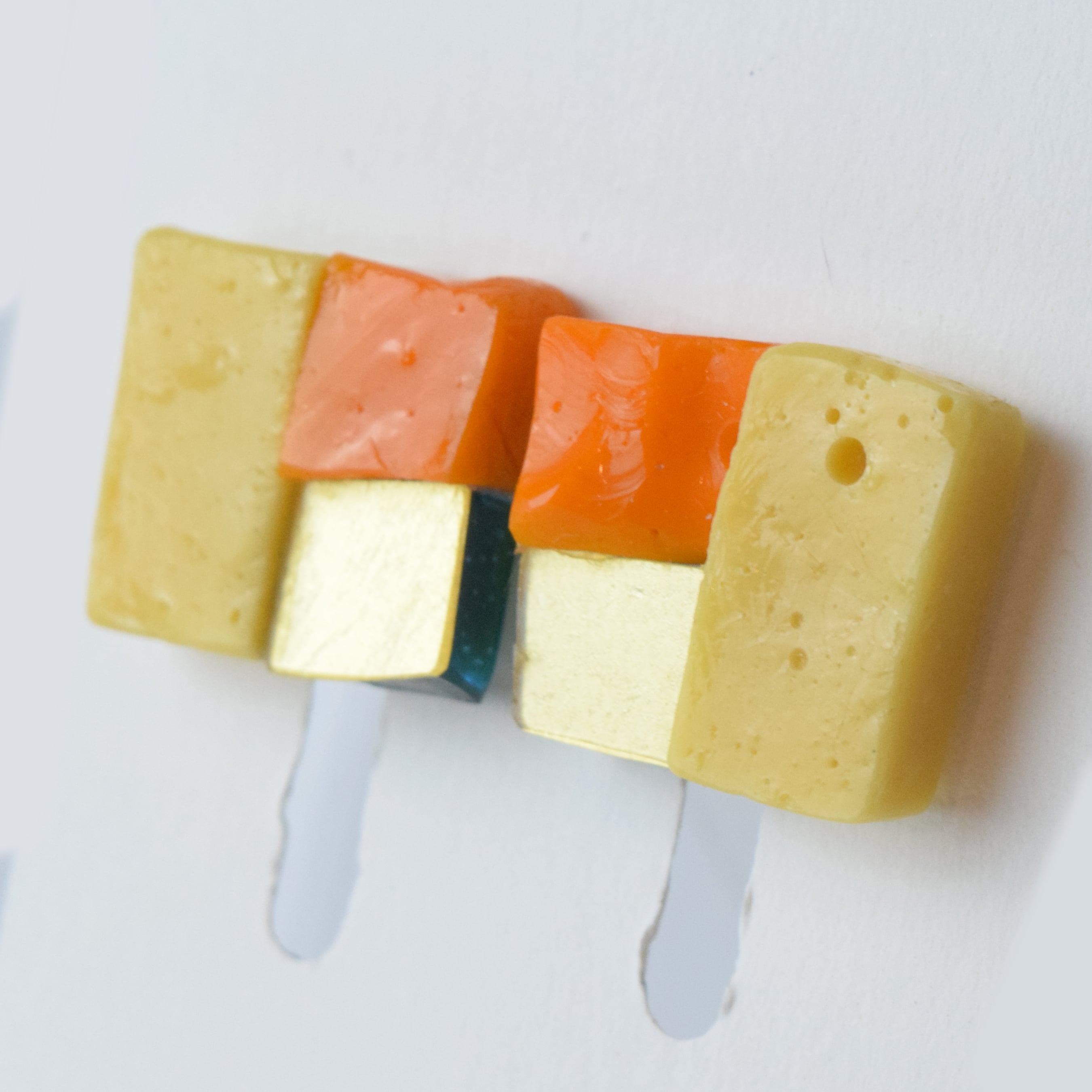 【ベーシック】イヤリングL　黄緑×オレンジ×ゴールド