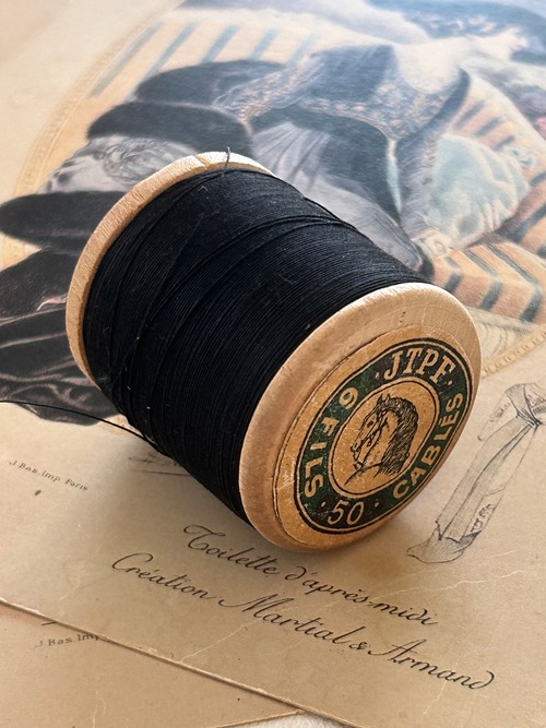 フランスアンティーク J.T.P.F社製 木製糸巻き 黒糸 フランス製 手芸小物 撮影小物 インテリア小物