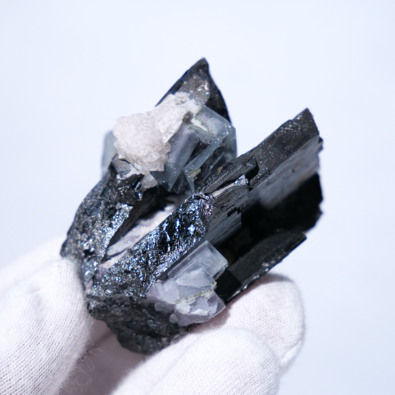 ヤオガンシャン産 フローライト ブラックトルマリン クォーツ 共生 / 原石 標本【H_3】