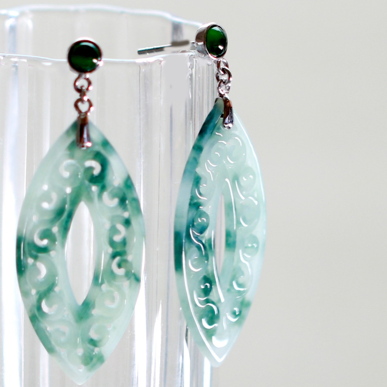 K18WG 透かし彫り翡翠ピアス A貨翡翠 jd_mm1180