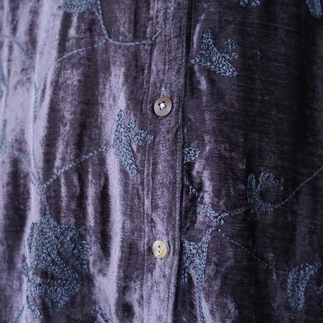 "刺繍" flower motif pattern over silhouette velours shirt