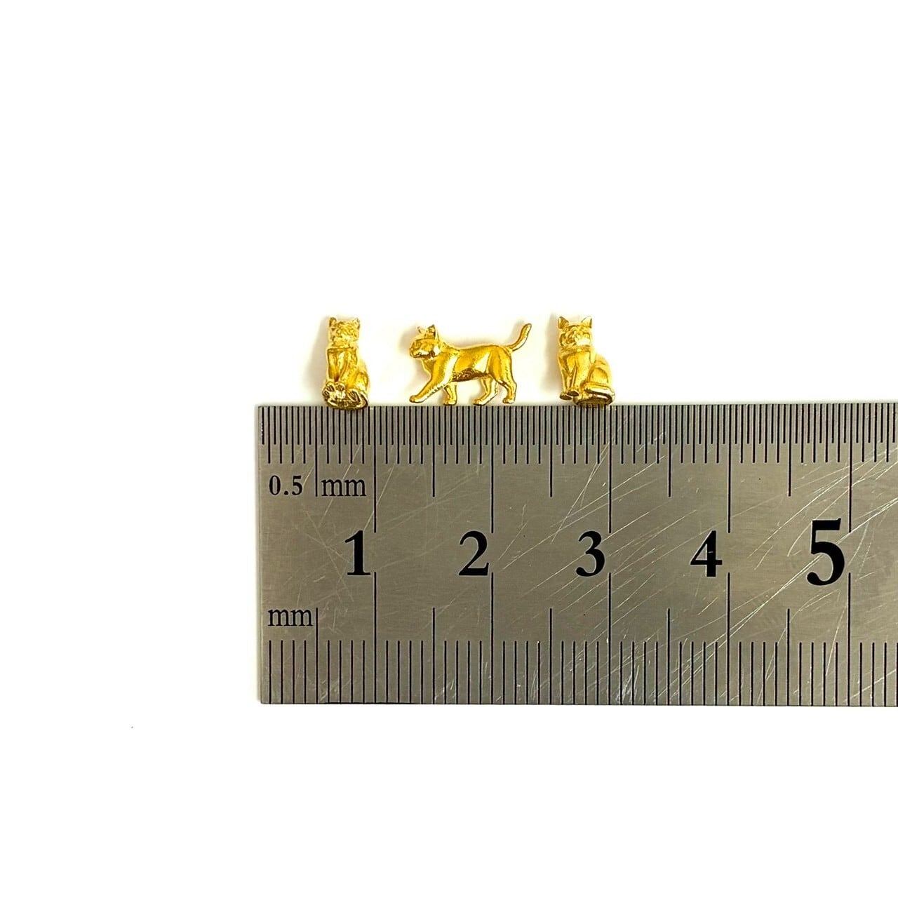 純金 約1g 歩く猫モチーフ 指先サイズの芸術品 JUNGOLD 【RNP01076