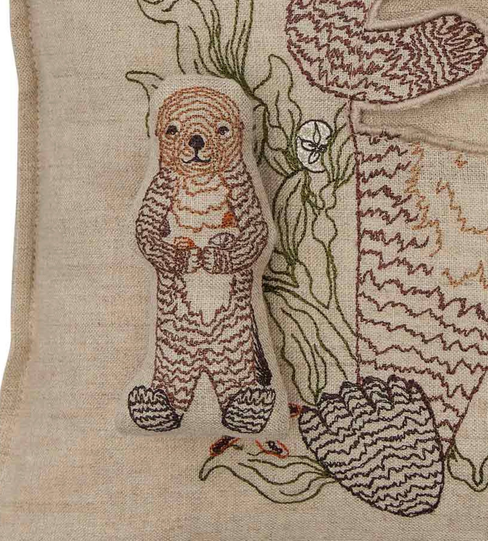 3営業日以内に発送】CORAL&TUSK [Otter Mama Pocket Pillow 3営業日以内に発送】CORAL&TUSK [Otter Mama Pocket Pillow