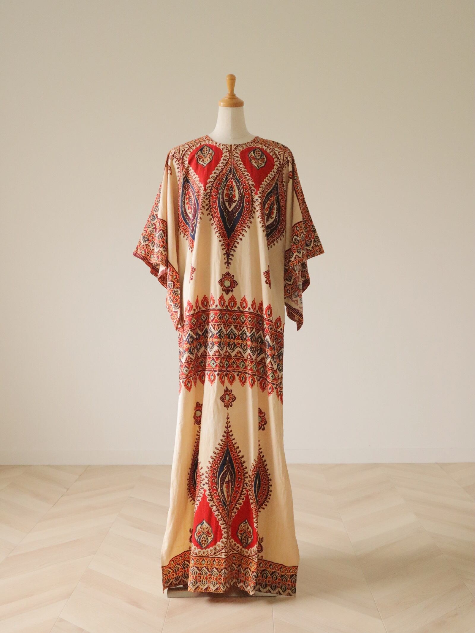 ●70s vintage made in Pakistan flared sleeve maxi dress