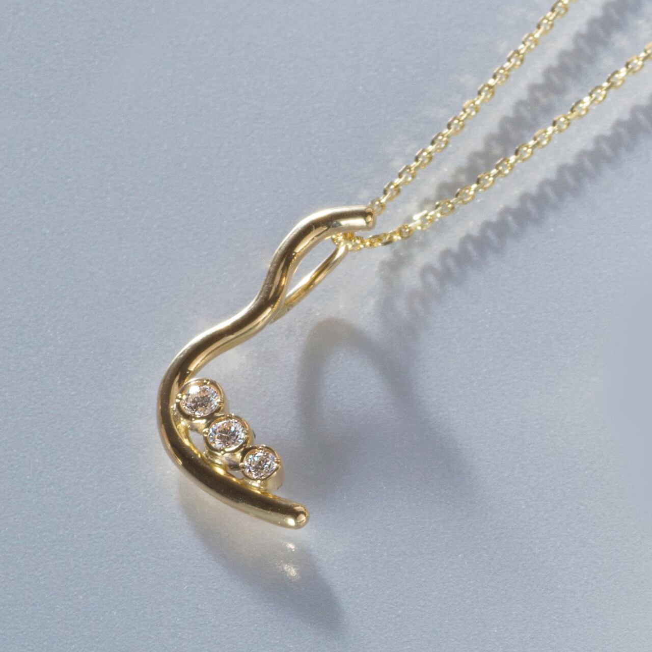 M JEWELRY  K18YG 曲線ダイヤ ペンダント