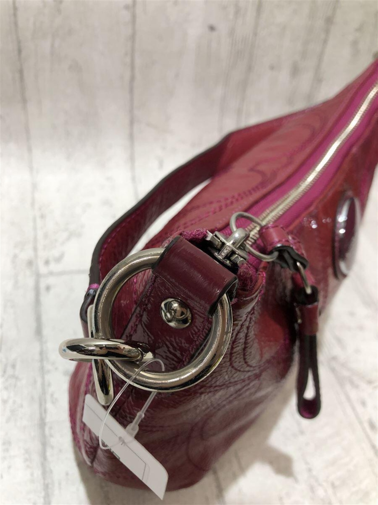 COACH(コーチ)エナメルショルダーバッグ/レッド