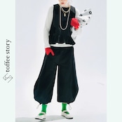 黒花パッチ×フリル裾 アート感あふれるノースリーブトップス 《i0738》