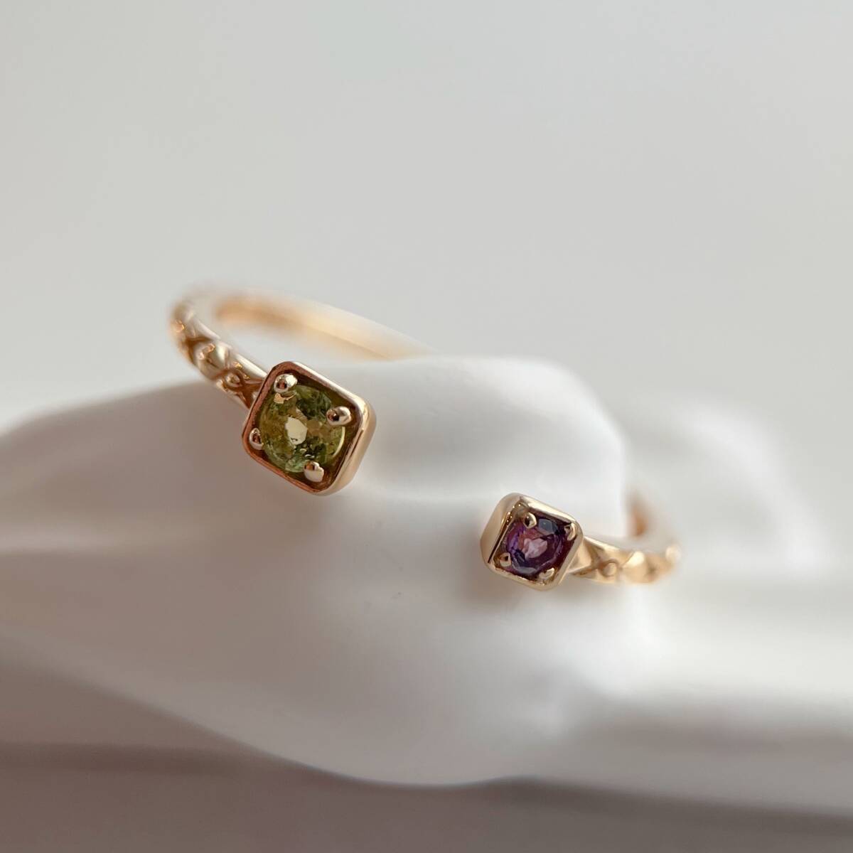 天然ペリドット＆アメジスト　オープンリング　フリーサイズ（12号〜15号程度）