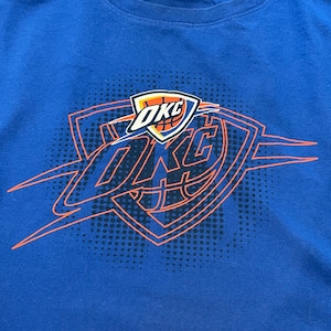 【NBA】オクラホマシティサンダー バスケットボール OKC ロゴ プリント Tシャツ XL US古着 アメリカ古着