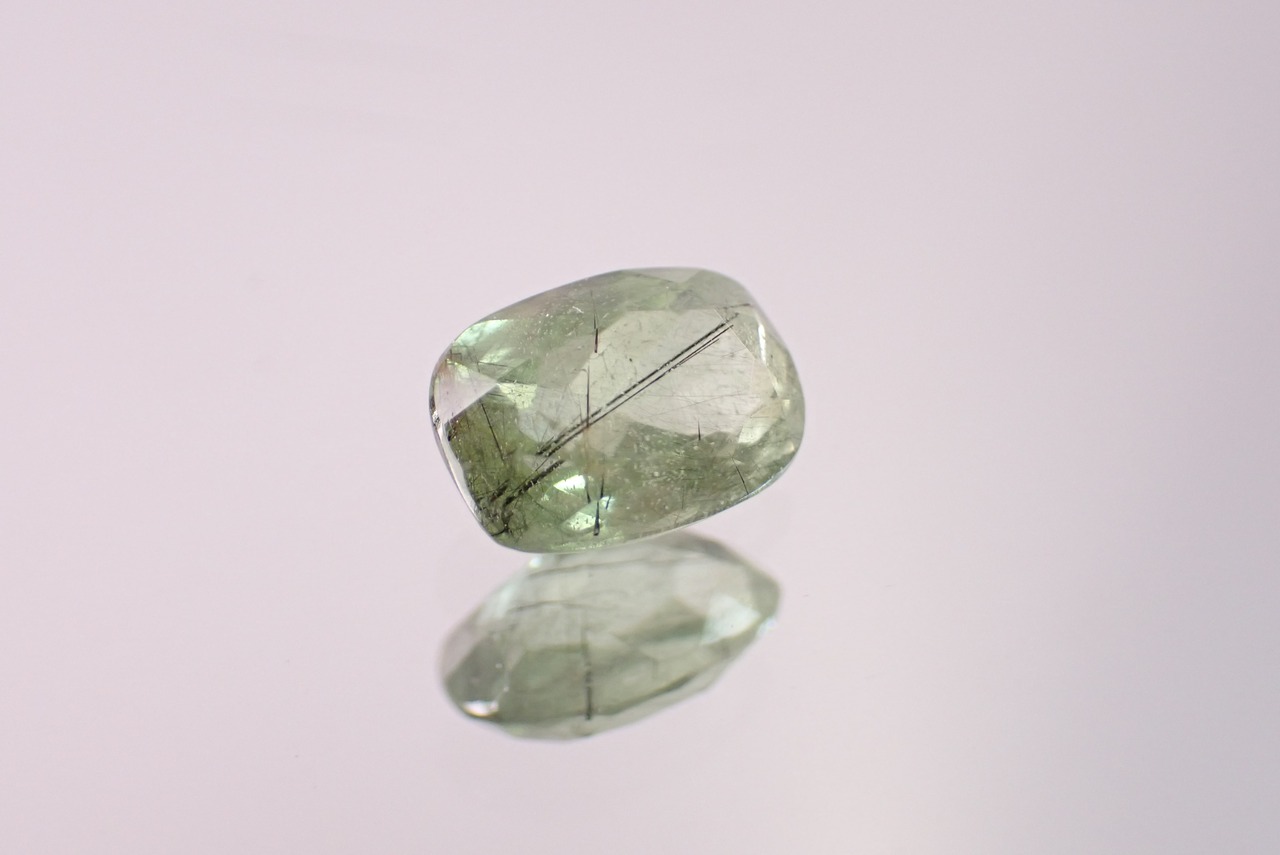 ルドウィジャイトインペリドット　1.99ct　[D2-524]