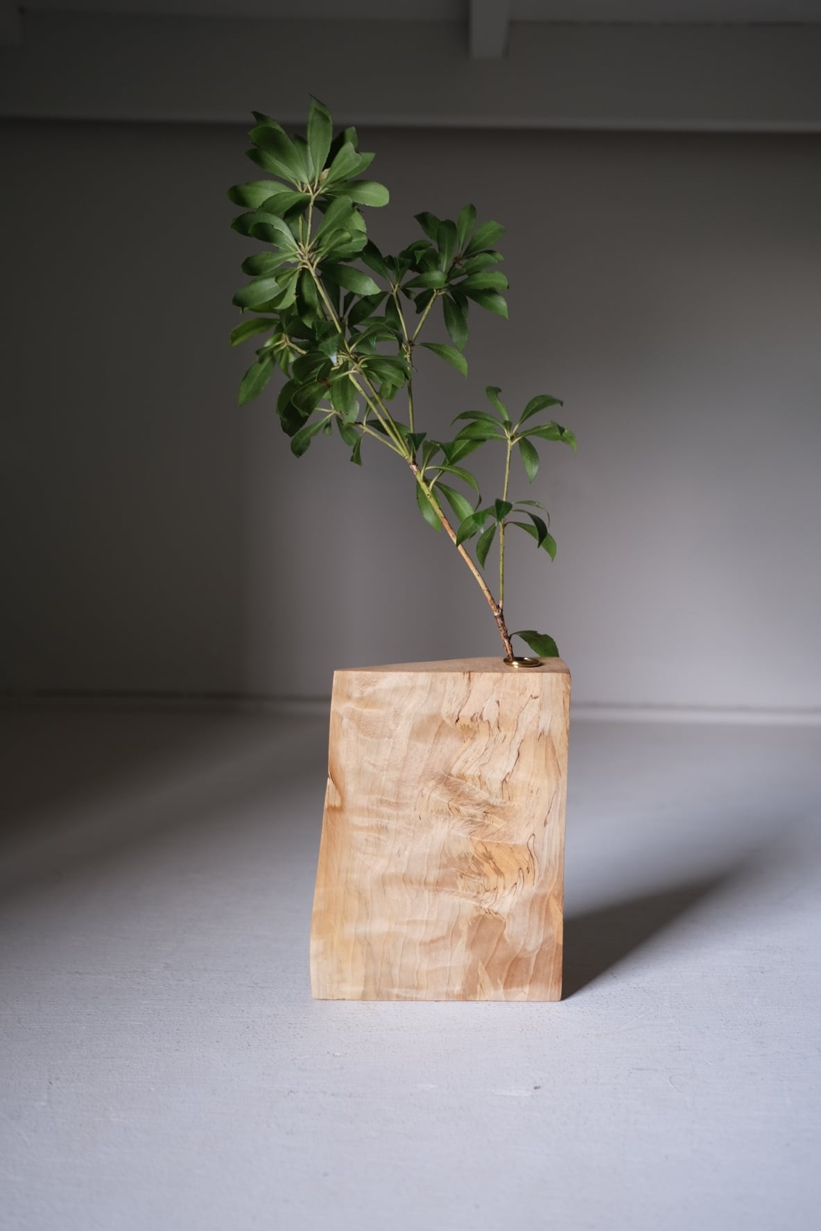 木塊 一輪挿し -栃- | TORINOKI FURNITURE