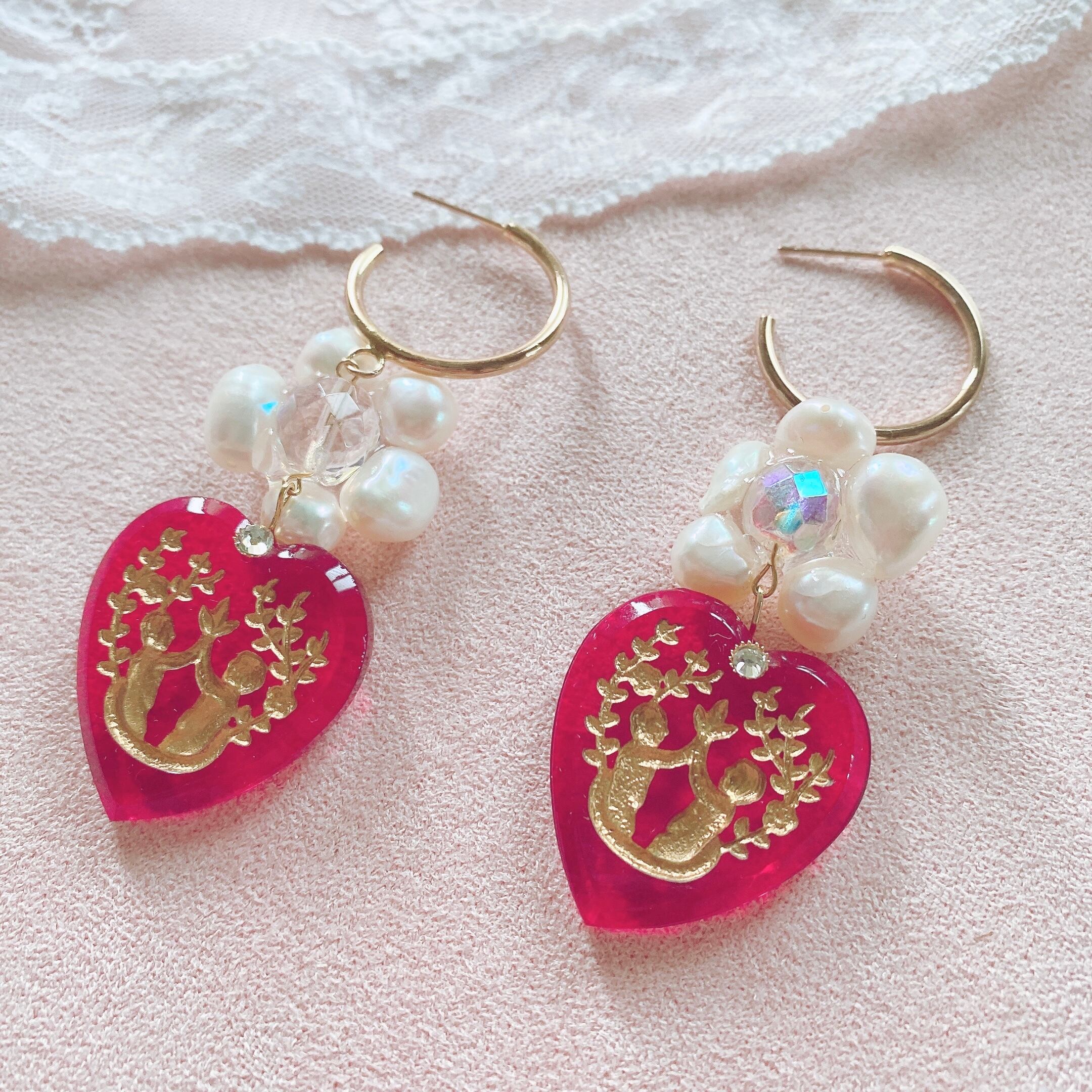 Red Heart ♡ vintageガラスのピアス