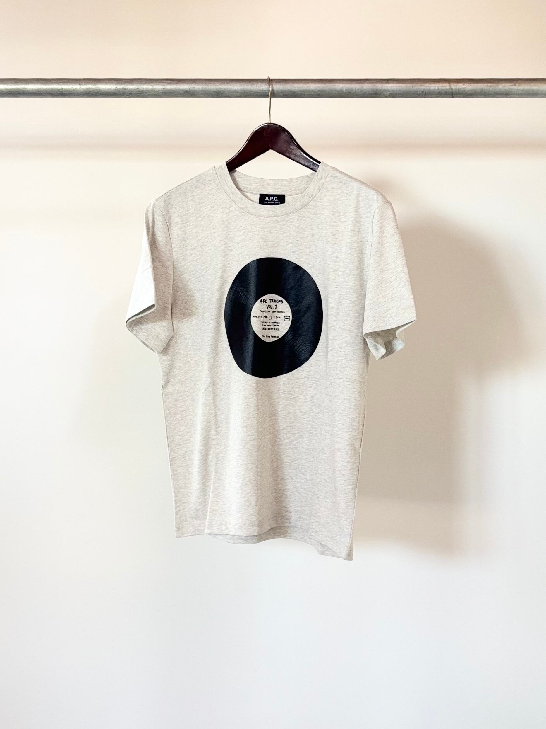 A.P.C.【VINYL Tシャツ】 | LARGE LAB TOWN