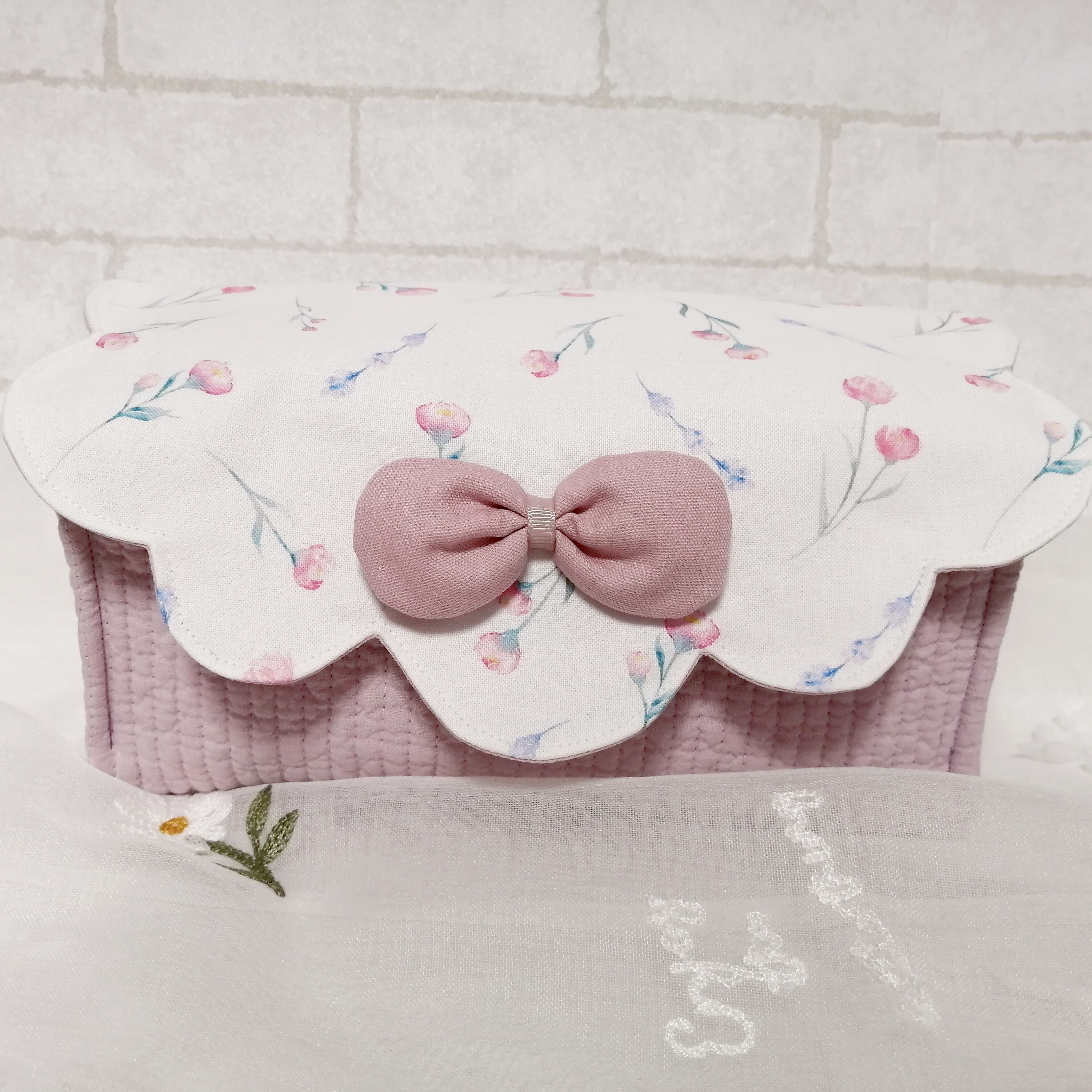 スカラップリボンの布バスケット ヌビ ピンクローズ くすみピンク無地のふわふわリボン