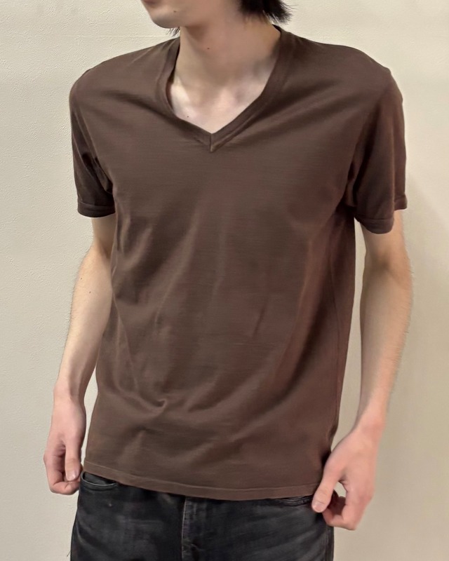 【GUCCI】v-neck t-shirt