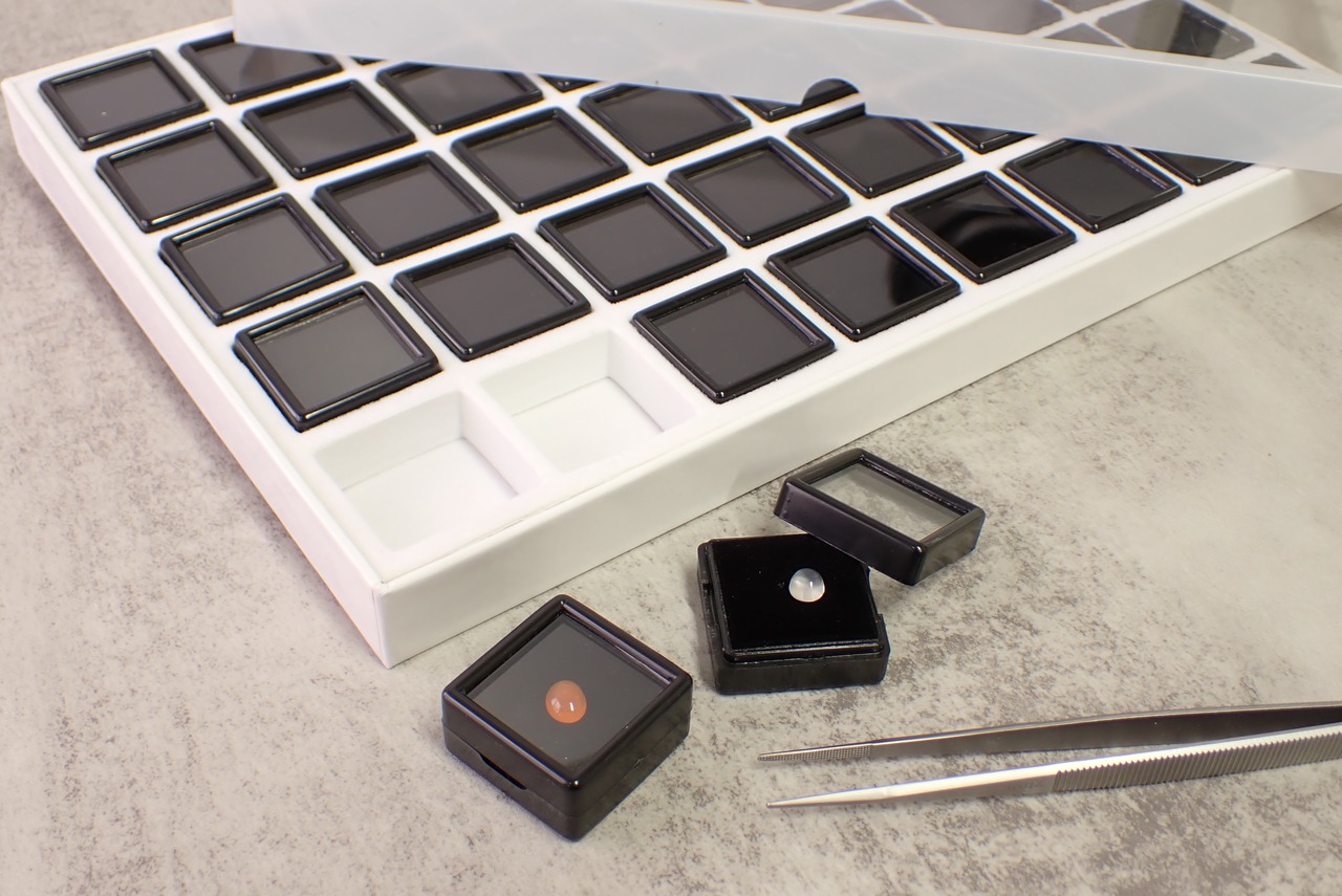 3㎝簡易白ボックス×黒ケース40個 (通常価格4250円→3500円)