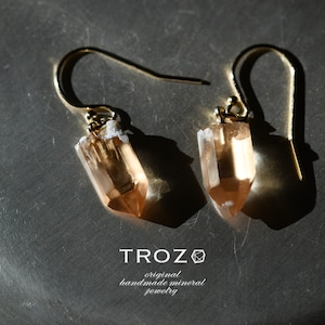 【036 Stay Gold Collection】 トパーズ 鉱物原石 14kgfフックピアス 天然石 アクセサリー (No.2938)