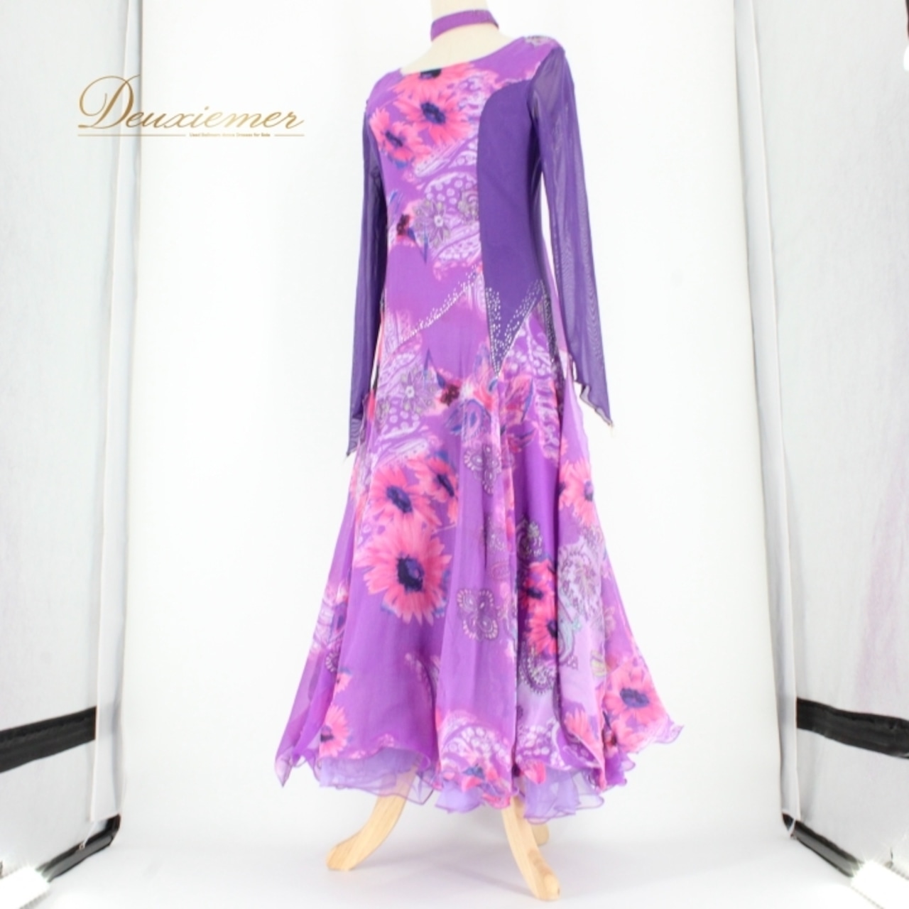 社交ダンス 衣装 スタンダード ドレス ワンピース パーティドレス ラインストーン ICHIOKU イチオク 紫 パープル系 フロート 長袖 花柄 社交ダンス衣装 パーティードレス 舞台衣装 光沢素材 二重スカート 軽やか シルエット ラインストーン付き フロートデザイン 機能性ドレス 可愛いデザイン 花柄プリント 衣装サイズ 美しいカラー ダンス用ドレス 華やか レディース 柔らかい素材 年齢問わず ディスコ衣装 競技用ドレス