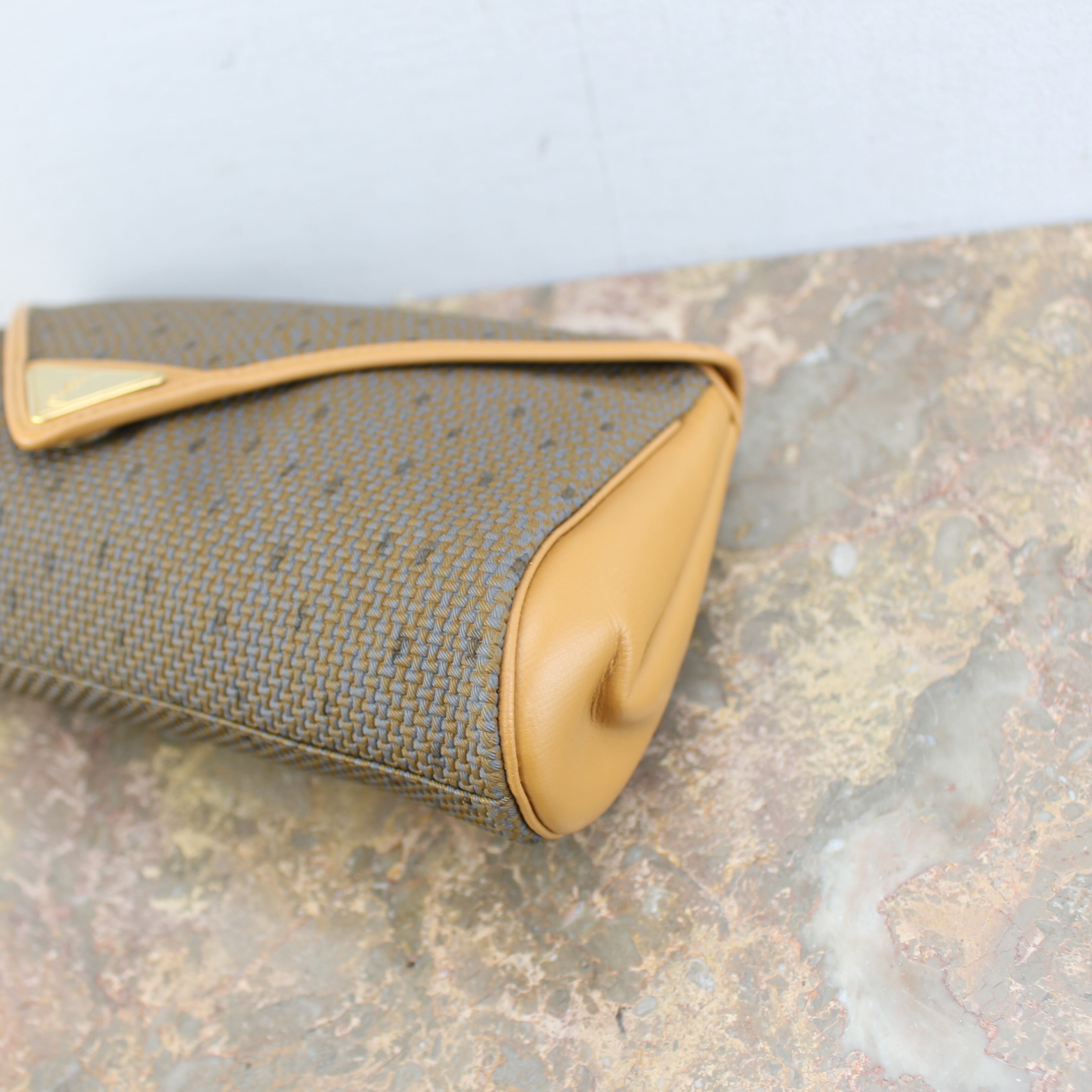 YVES SAINT LAURENT LOGO CLUTCH BAG/イヴサンローランロゴクラッチバッグ-