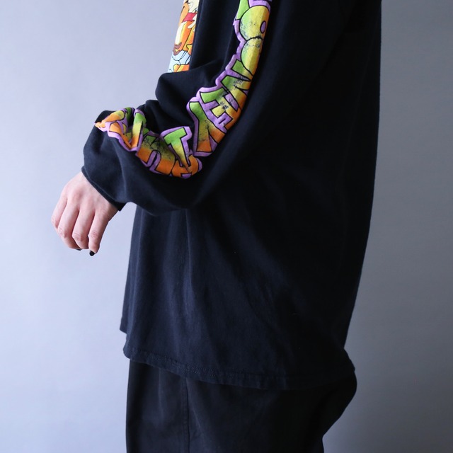 "LOONEY TUNES" front and sleeve good printed l/s tee