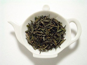 【黄山毛峰  特級】：普通の緑茶と比べ、マイルドで上品な香りである。