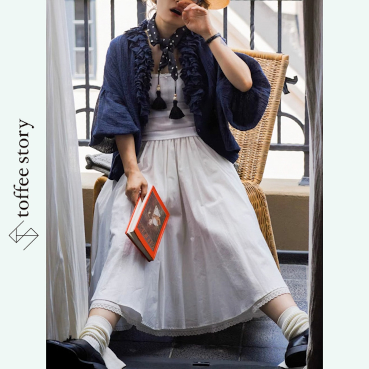 フリルとバルーン袖の群青物語シャツ 《W0189》