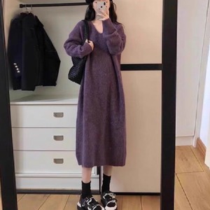 【送料無料】 ロングワンピ 3色 ニットワンピース ミモレ ゆったり 長袖 Uネック Aライン フレア プルオーバー 厚手生地 ニット ふわふわ 可愛い 大人可愛い シンプル カジュアル コンサバ おしゃれ こなれ感 無地 冬 レディース 女性用 ママ 30代 40代 デート お出かけ 女子会 お呼ばれ 休日 お茶会 授業参観 普段使い ファッション コーデ スタイル 楽ちん 体型カバー 着痩せ 垢抜け ママ服