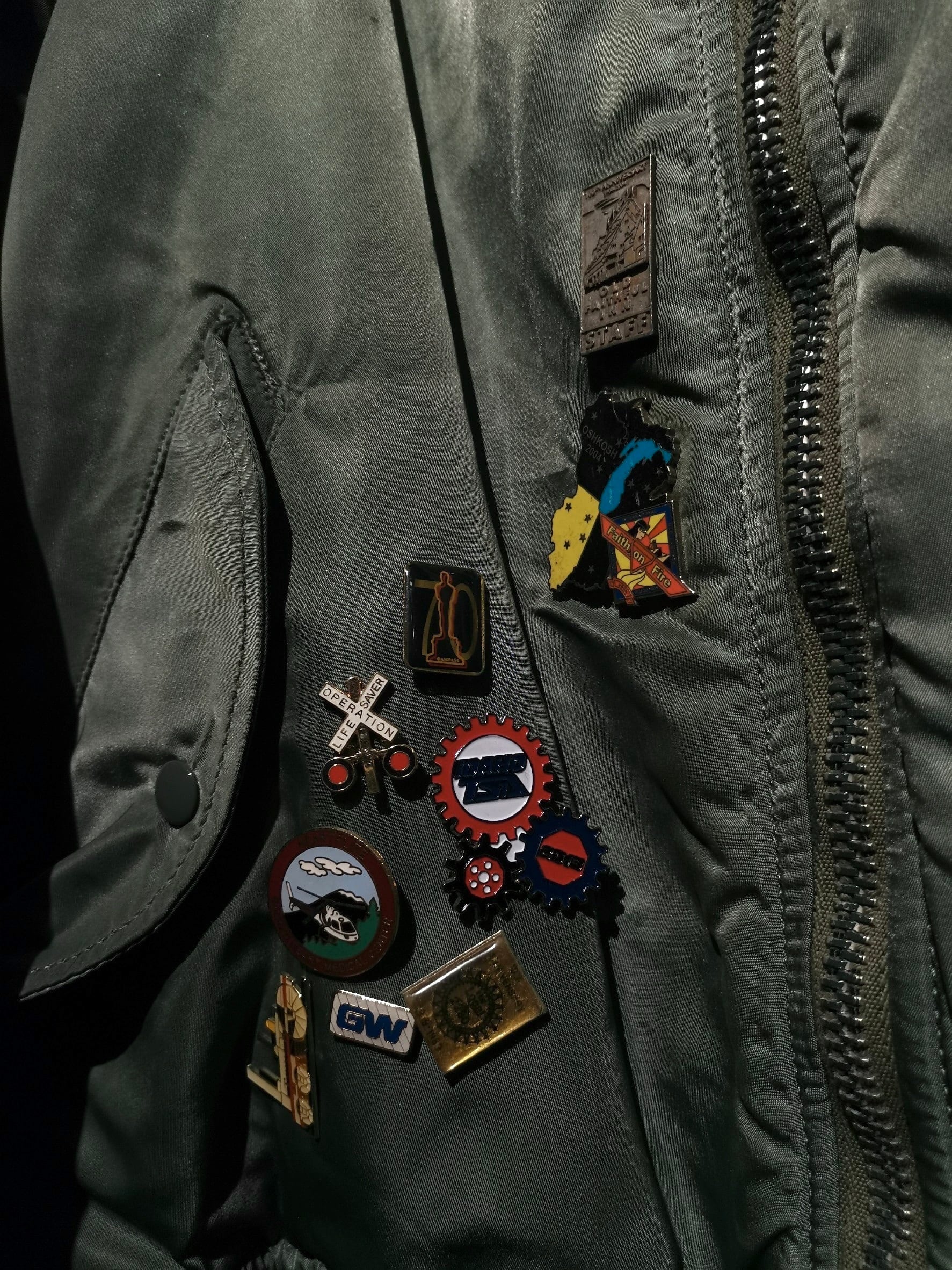 Caka】“ALPHA INDUSTRIES” Vintage Pins Custom MA-1 Flight Jacket
