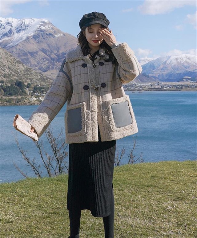 人目を引く美人 秋冬物 秋 冬 チェック柄 短いスタイル ファー 厚手 ムートンコート スリム