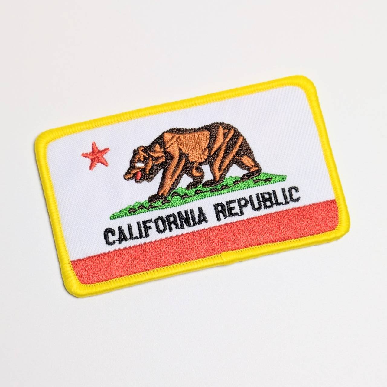 送料無料！ ★刺繍アイロンワッペン★  【 CALIFORNIA REPUBLIC / カリフォルニアグリズリー 】 〚アメリカン雑貨 アメトイ〛