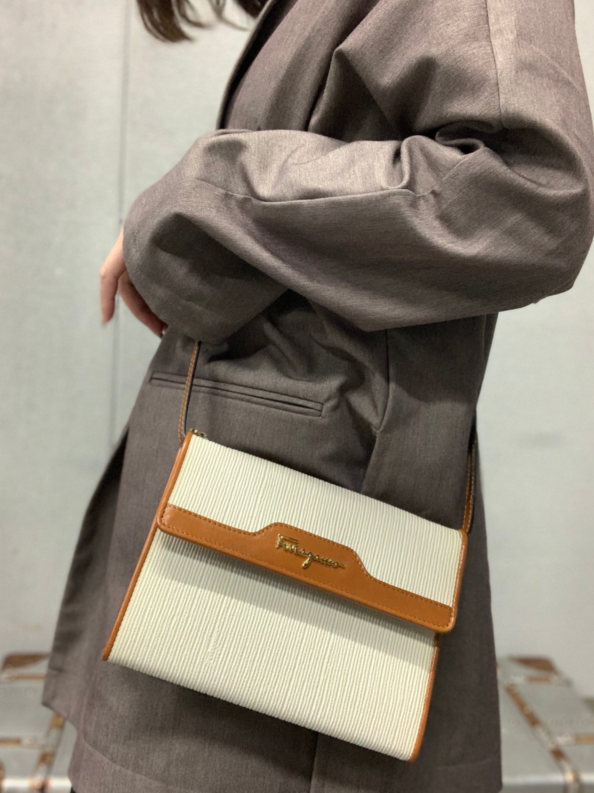 Salvatore Ferragamo サルヴァトーレ フェラガモ ロゴ コンビレザー