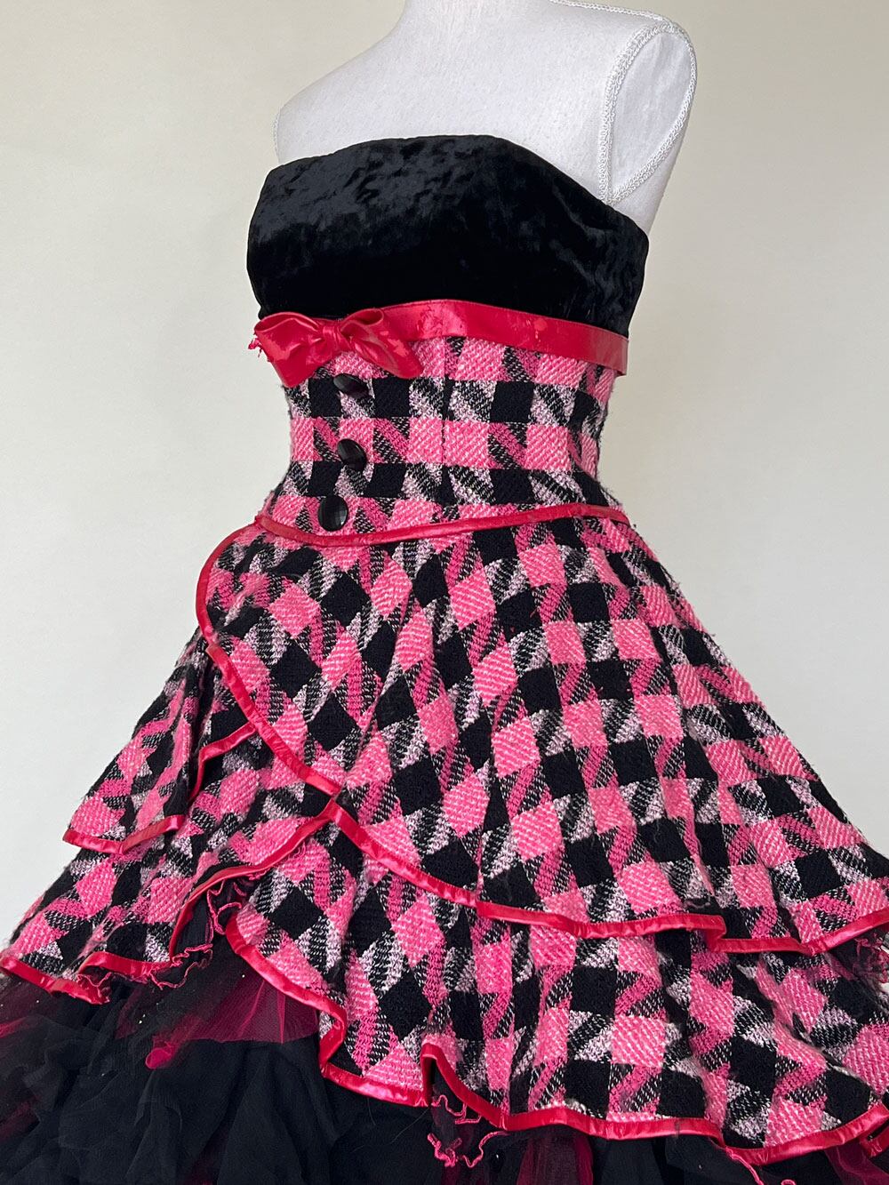 中古 カラードレス MICHEL KLEIN 難あり 演奏会・ステージ・二次会ドレス 9号T 黒×ピンク プリンセスライン C-103 |  中古着物・リサイクル着物から新品着物の通販ショップ｜【公式サイト】祥美苑 powered by BASE