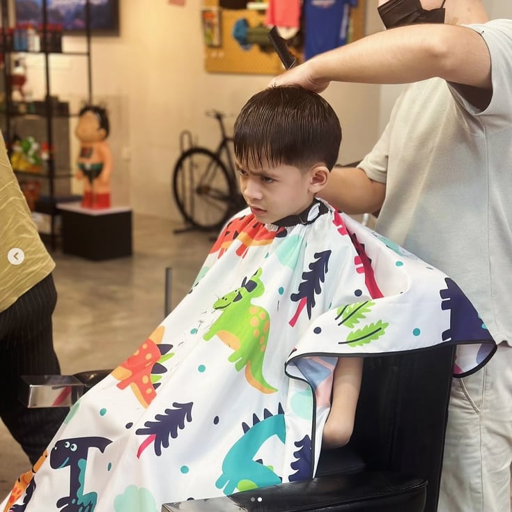 キッズ用カットクロス ホワイト(恐竜柄)