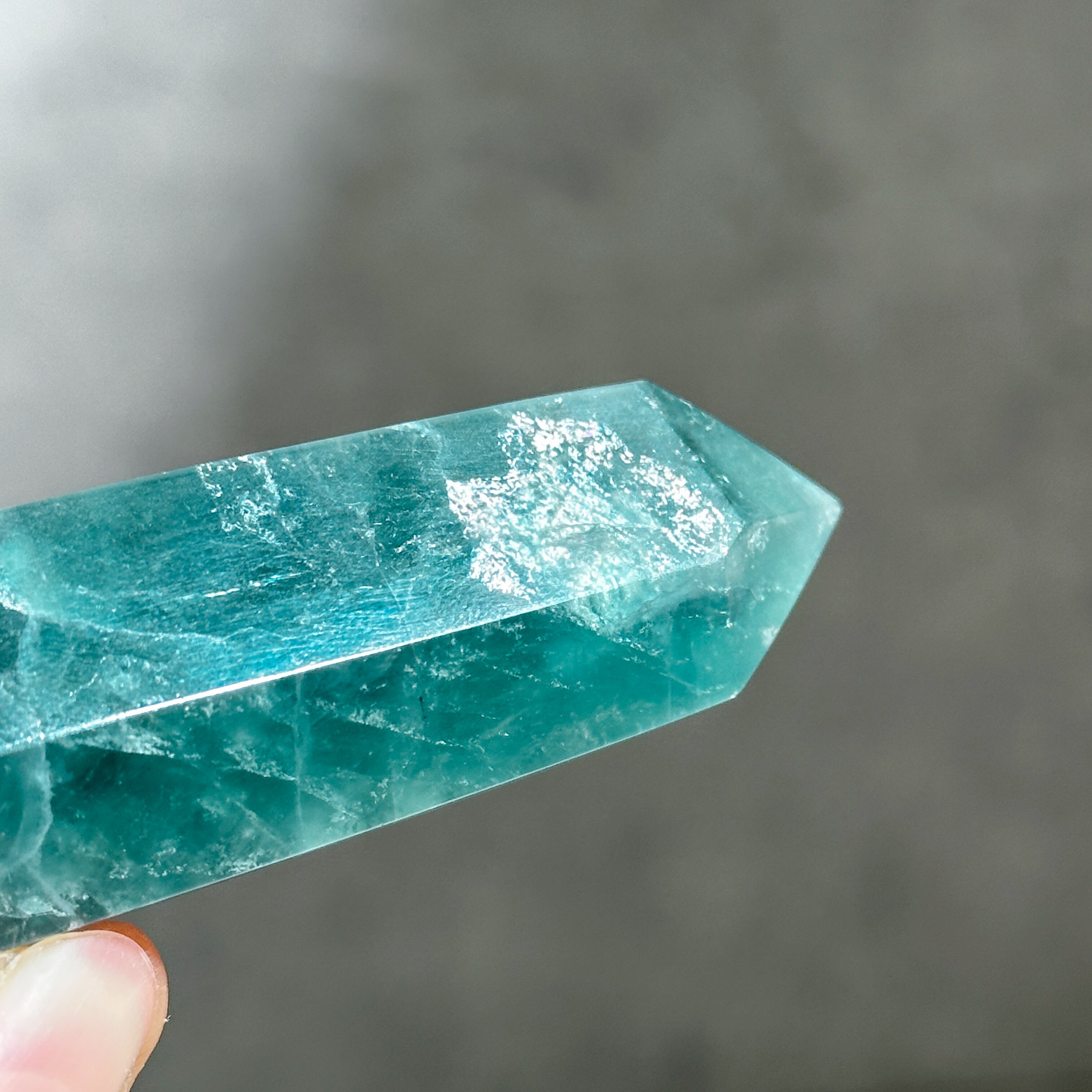 天然石 ブルーグリーンフローライトタワー ① ブルー、グリーンフローライト タワー型35◇ Rainbow Fluorite