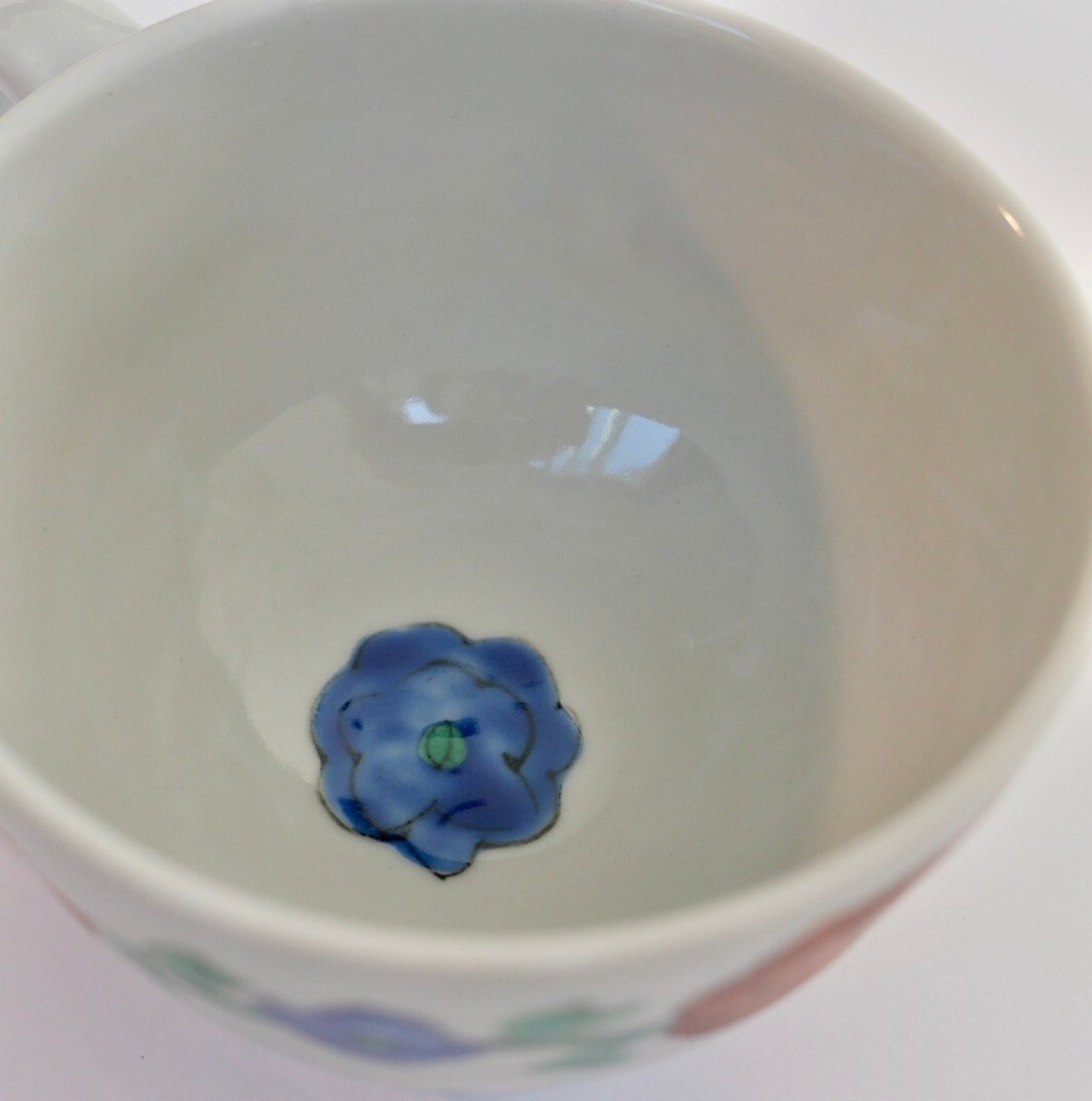 村田菜穂美作　丸型赤紺花唐草マグ［2104130000843］