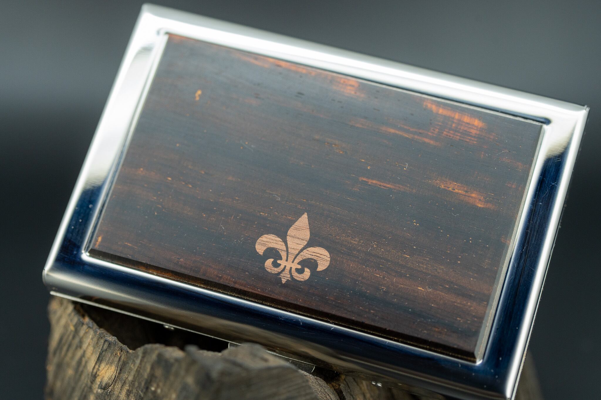 ※【 エスニックなローズウッド 】ココボロ カードケース silver フルールドリス