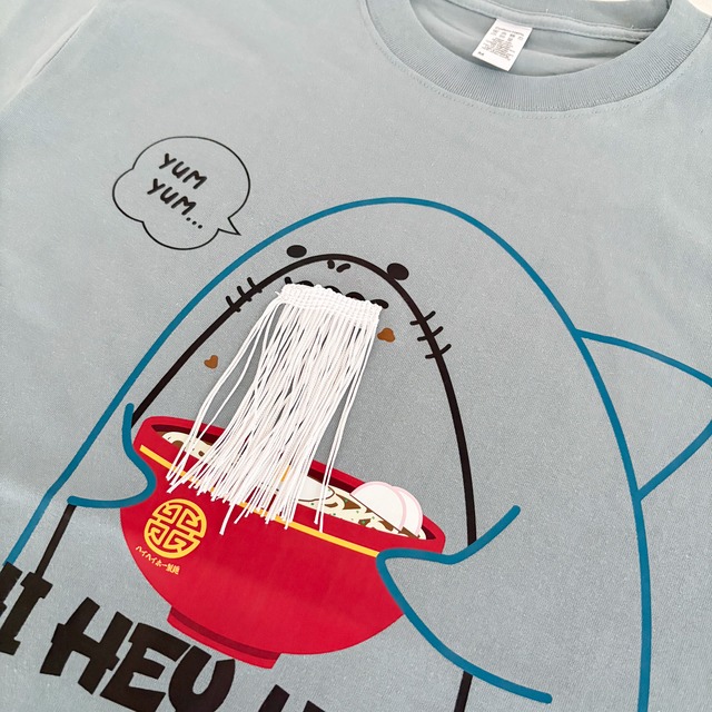 UDON SLURPING SHARK T-shirt【うどん大好き！！】うどん チュルチュル さめT シャツ　サメ　鮫 シャークT